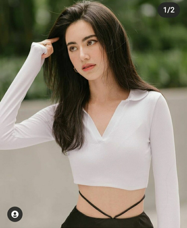 Sở hữu đôi mắt to tròn, sống mũi cao cùng làn da trắng mịn, vòng eo con kiến diễn viên Mai Davika được mệnh danh là “ma nữ” xinh đẹp nhất nhì làng giải trí xứ Chùa Vàng.