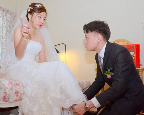 Trước đó, không ít lần chính thợ ảnh là thủ phạm dìm hàng cô dâu chú rể không thương tiếc trong ngày trọng đại của họ.