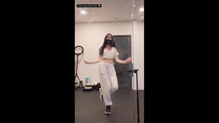 Mới đây, nữ streamer Mina Young đã trình diễn một màn nhảy cover Money của Lisa (Blackpink) khiến nhiều fan mê mệt.