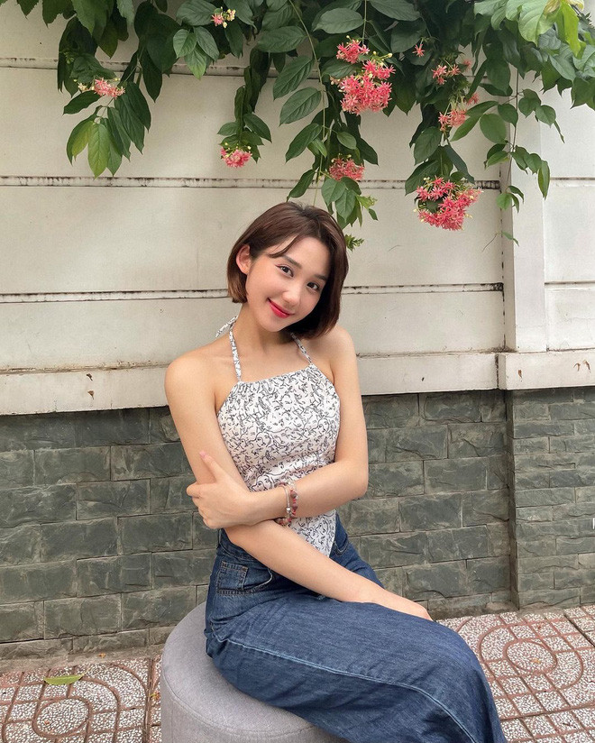 Thậm chí, Mina Young còn đi học nhảy và đã chia sẻ khả năng nhảy khá nhiều lần trên Instagram cá nhân.