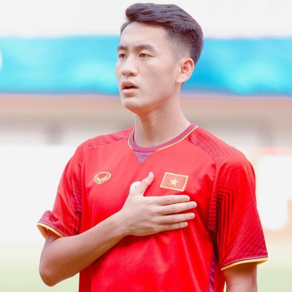 Xuân Tú là một cầu thủ đa năng trên hàng công. Vị trí ưa thích của anh là tiền đạo cánh, tuy nhiên với chiều cao lên tới hơn 1m80, anh chàng gốc Thanh Hóa cũng rất phù hợp với vai trò tiền đạo cắm.