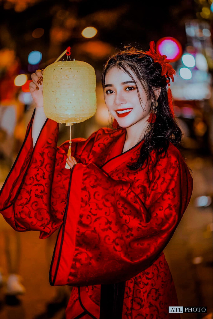 Suốt những năm cấp 2 và cấp 3, Hạnh An tích cực tham gia các chương trình âm nhạc lớn nhỏ tại tỉnh Nghệ An.