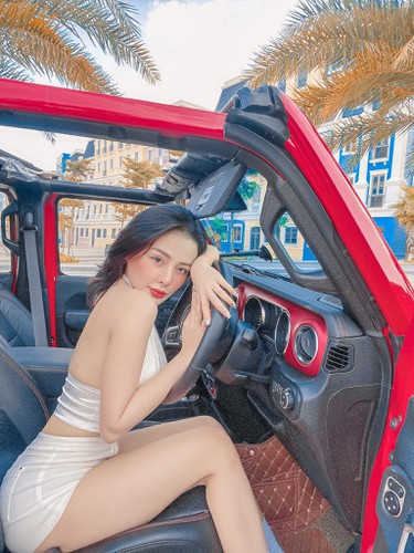 Trước đây, Ngân 98 từng không ít lần đăng tải hình ảnh mặc đồ kín bưng.