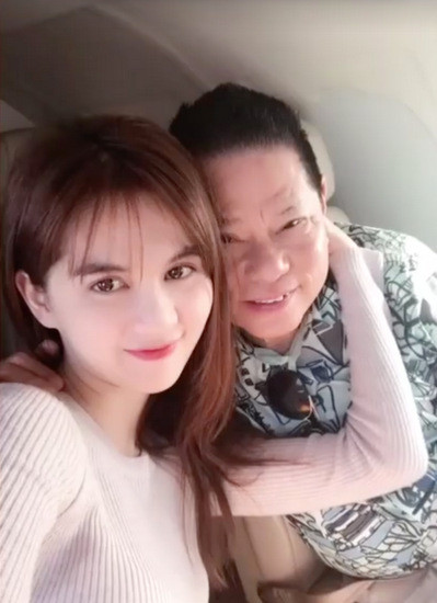 Đến cuối năm 2016, tỷ phú Hoàng Kiều còn tuyên bố đã nghĩ đến chuyện lâu dài và mong bạn gái có thể sinh cho mình 2 người con trong tương lai.