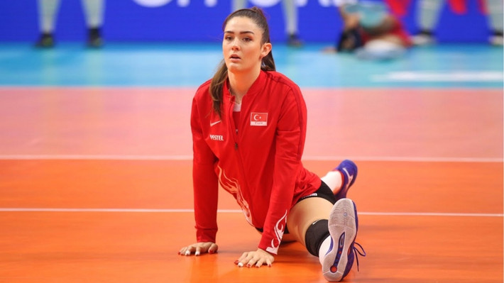 Hiện tại, người đẹp bóng chuyền Zehra nhận được rất nhiều sự chú ý của truyền thông và người hâm mộ.