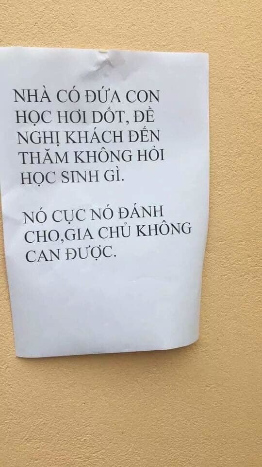 Trước đó, không ít lần dân tình được phen cười nghiêng ngả với những tấm biển lưu ý khách đến chúc tết được lan truyền trên MXH.
