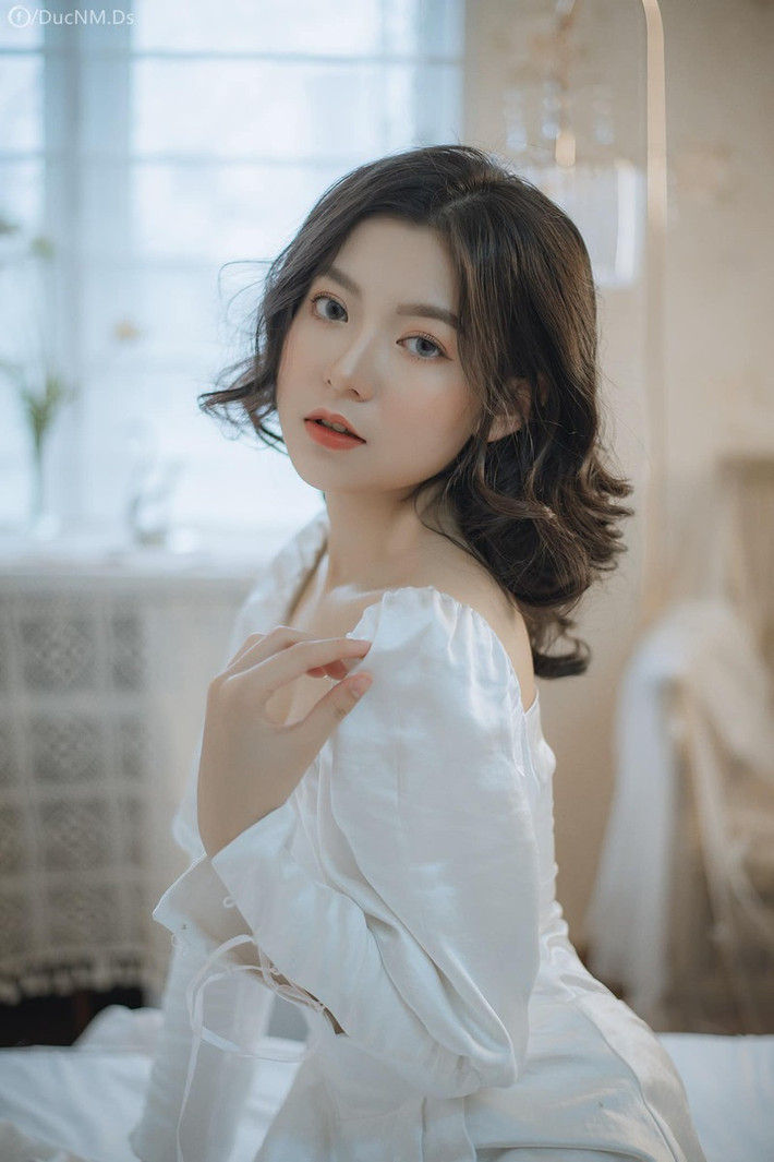 Cô gái 20 tuổi Thu Trang tự nhận mình là một người năng động, cô muốn được chia sẻ những câu chuyện với mọi người để hướng đến sự lạc quan và mong muốn mang đến những điều tích cực nhất với tất cả mọi người xung quanh.