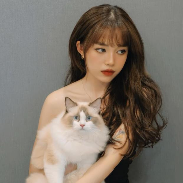 Là một trong những streamer nổi tiếng hàng đầu Việt Nam, Linh Ngọc Đàm luôn khiến các fan ấn tượng không chỉ qua những buổi lên sóng livestream mà còn bởi phong cách sống "cực chất".