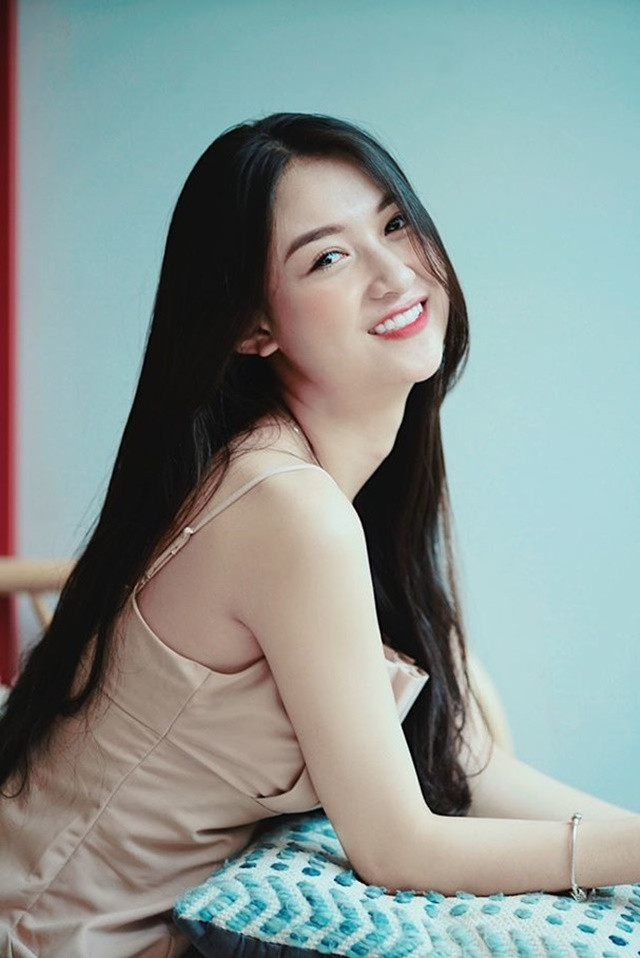 Ngay sau khi đoạn clip nóng bị lộ, hot girl Về nhà đi con sau đó đã khoá Facebook cho đến thời điểm hiện tại cô mới mở lại trang cá nhân.