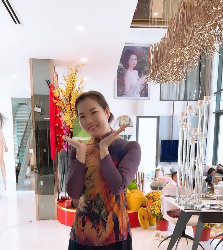 Thúy Kiều được trải nghiệm tất cả những thứ xa xỉ, có mặt trong mọi cuộc ăn chơi của Ngọc Trinh. Từ chuyện đi siêu xe, du thuyền hay ở biệt thự, đi spa sang chảnh,... cô nàng có thể được xem là số hưởng.