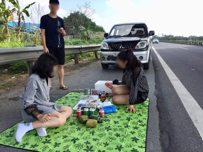 Khi bị trích gay gắt, nam thanh niên tên Kh. đã lên tiếng trên các diễn đàn để giãi bày.