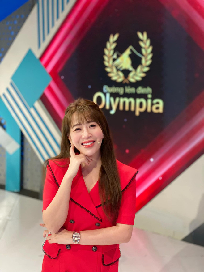 Nhiều ý kiến bình luận cũng mong mỏi nữ MC Diệp Chi sẽ là người cầm mic sự kiện quan trọng này của chương trình Đường lên đỉnh Olympia.