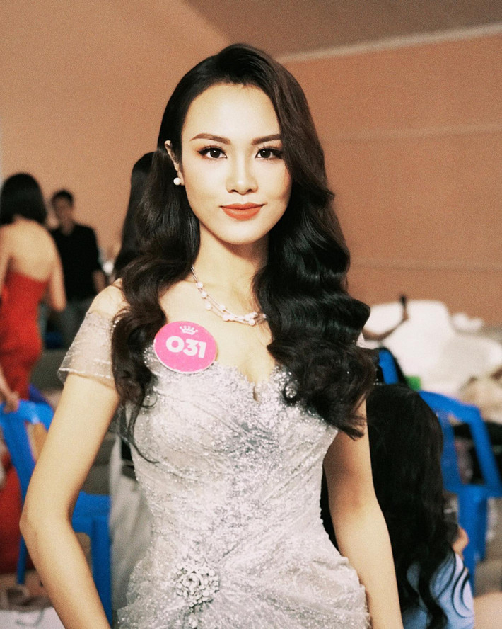 Cuộc thi ảnh online của Hoa hậu Hoàn vũ Việt Nam (HHHVVN) 2021 tiếp tục xuất hiện những ứng cử viên sáng giá. Điển hình trong số đó phải kể đến cái tên Phạm Thủy Tiên (23 tuổi, quê Đồng Tháp, hiện đang sống tại TP HCM).