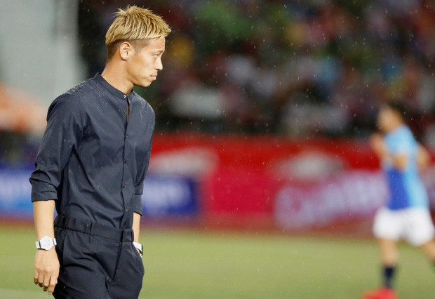 Bởi lẽ bên cạnh sự nổi tiếng về chuyên môn, Keisuke Honda gây ấn tượng với vẻ ngoài điển trai và phong cách ăn mặc như tài tử điện ảnh.