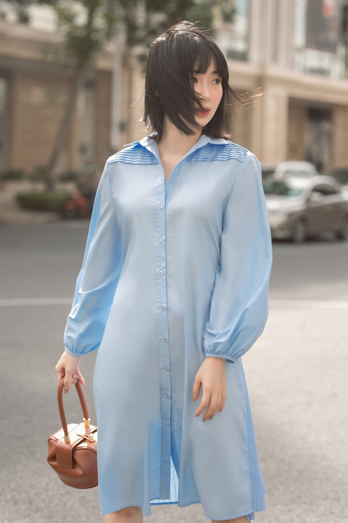 Trong bối cảnh ở nhà thì trang phục hoàn toàn phù hợp nhưng khi đi chùa thì bộ váy của Sun Ht có lẽ không nên chút nào.