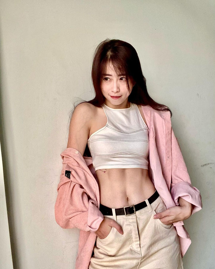 Trước đó, các fan của Châu Tuyết Vân chỉ thường xuyên nhìn thấy cô gái xinh đep này trong trang phục thi đấu.