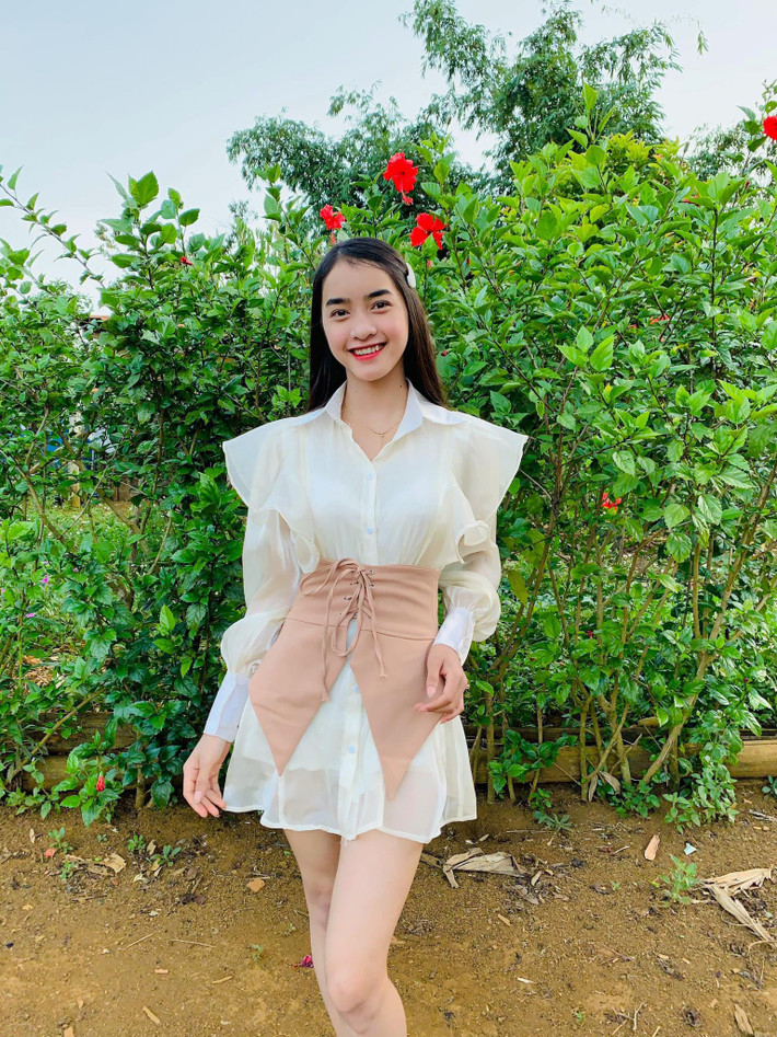 Ở mặt trận Facebook, Yona Cươn cũng không kém cạnh khi sở hữu fanpage 95.000 followers và lượng tương tác hệt như KOL nổi danh.