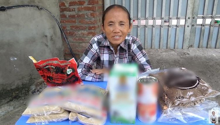 Thời gian qua, dịch bệnh COVID-19 diễn biến phức tạp song bà Tân vlog vẫn đều đều cho ra lò các sản phẩm, bất chấp lượng view ngày một giảm.