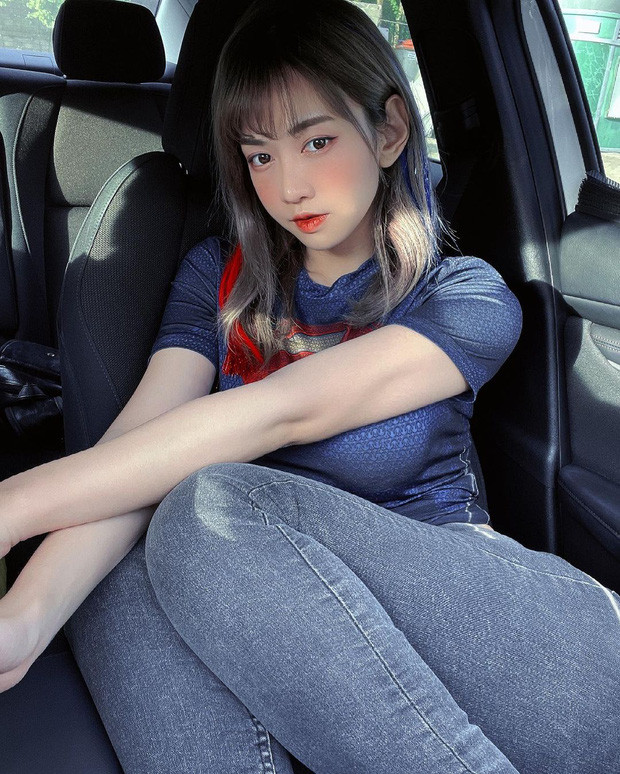 Lê Bống là cái tên một trong những gương mặt thị phi nhất cõi mạng. Hot TikToker này là chủ nhân của kha khá những ồn ào liên quan đến phong cách gợi cảm quá đà đến mức phản cảm hay những phát ngôn bị nhận xét là thiếu kiến thức trên sóng truyền hình.