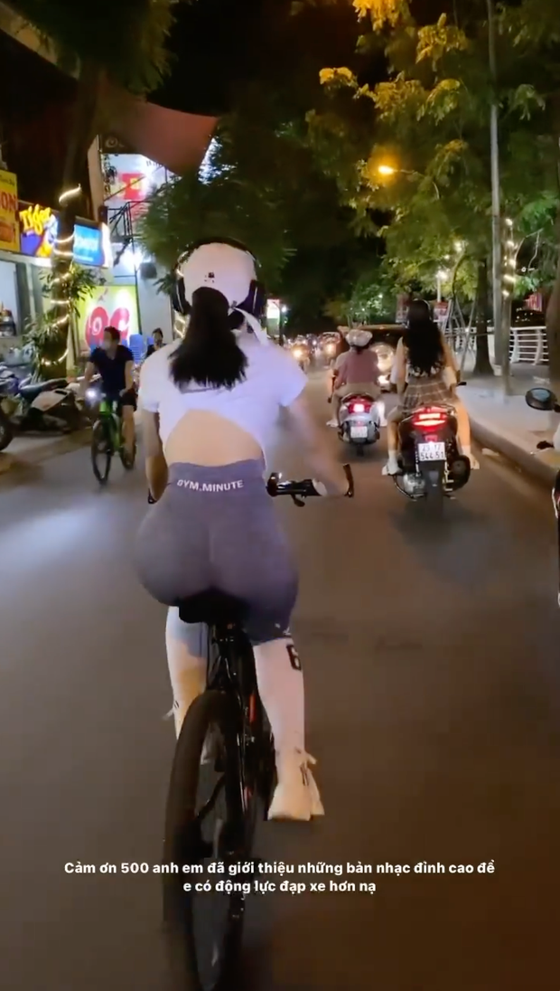"Sao thị phi" rơi xuống đầu hot girl Lê Bống không tự nhiên mà có, chủ yếu do chính cô nàng tự tạo ra. Tiêu biểu như loạt hành động gây tranh cãi được cô nàng này vô tình chia sẻ trên story Instagram mới đây.