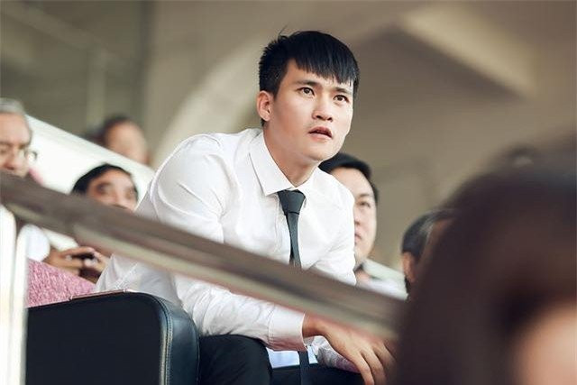 Mặc dù đã tạm lui khỏi sân bóng nhiều năm nhưng cầu thủ Công Vinh vẫn được quan tâm vì có cuộc sống hôn nhân viên mãn với Thuỷ Tiên.