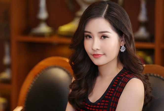 Lúc đầu, Ngân Anh đã từ chối vì biết trách nhiệm và công việc của một giám đốc chương trình (tương đương trưởng bộ môn) rất nhiều và cô nàng hông đủ thời gian, tâm sức dành cho sinh viên nữa. Nhưng vì sự tín nhiệm nên Hoa hậu Đại dương 2017 đã đồng ý và chấp nhận thử thách bản thân.