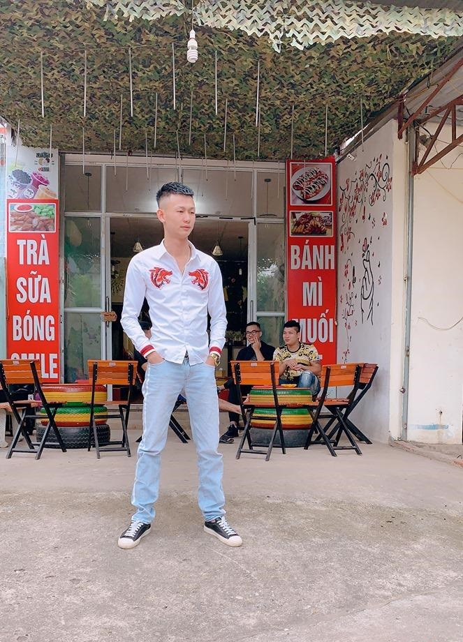 Trên đường về, nhóm Duy Thường cũng quay clip cận để nêu cảm nhận sau khi bị xử phạt.