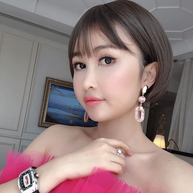 Cùng ngắm thêm những bức ảnh sống ảo cực chất của Mina Phạm - vợ 2 đại gia Minh Nhựa. Ảnh: Facebook nhân vật