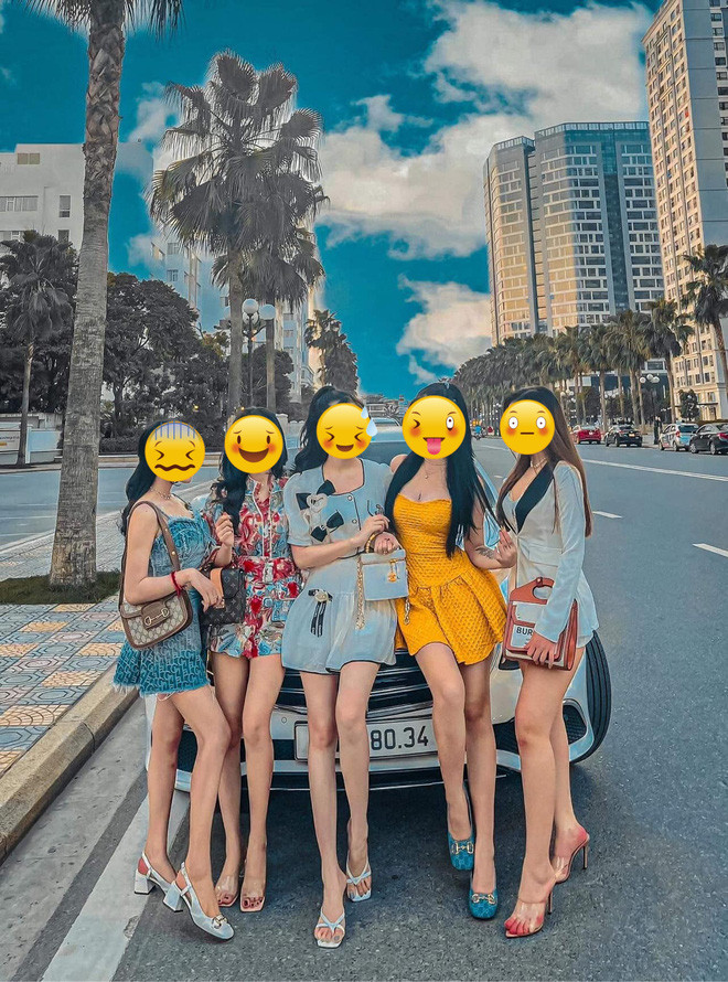 Trên mặt trận TikTok, các clip hậu trường chụp ảnh với xe hơi của các "chủ tịch" 4.0 cũng cực kì viral.
