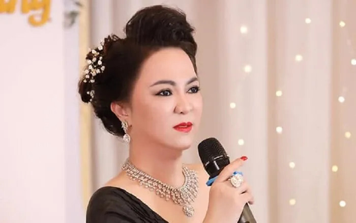 Việc hát hò là quyền riêng tư và với bà Phương Hằng cũng vậy.