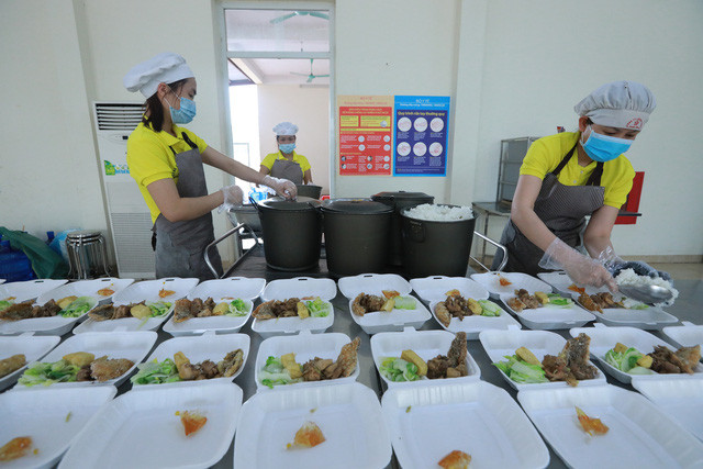 Bài đăng của Đ.H sau khi được đăng tải nhận được nhiều lượt tương tác. Dân mạng tỏ ra đồng cảm, sẻ chia và biết ơn hành động cao đẹp của nhóm hậu cần, không quản ngại vất vả lo cơm nước cho người đi cách ly.