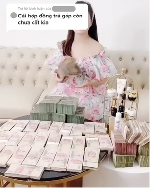 Ngay cả những cọc tiền dày cộm mà biết bao hot girl tài chính từng cầm trên tay cũng đã từng được bóc mẽ là hàng đi thuê theo giờ.