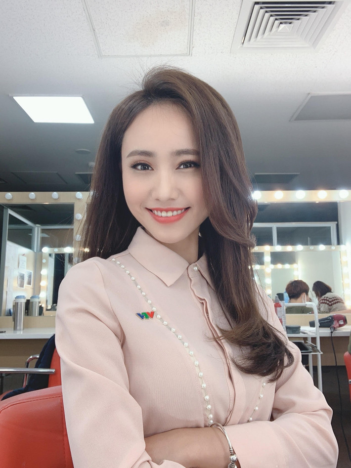 Nhắc đến thế hệ những MC thời tiết của VTV trong những năm gần đây, chắc chắn không thể bỏ qua cô nàng Nguyễn Xuân Anh (sinh năm 1992).