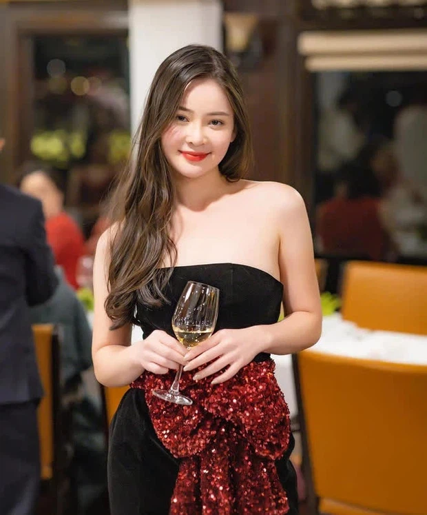 Thái Thảo Nguyên là hot girl RMIT từng nổi đình đám khi những bức ảnh khoe sắc vóc của cô nàng được các netizen truyền tay nhau.