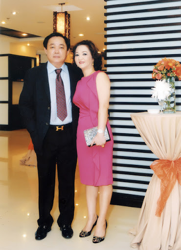Sau 15 năm chung sống, bà Hằng và ông Dũng có chung 1 cậu quý tử và là ông chủ tương lai của khu du lịch Đại Nam là Huỳnh Hằng Hữu.
