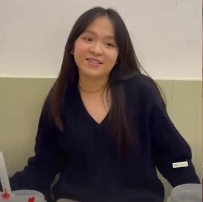 Có thể thấy, sau khoảng thời gian du học nước ngoài trở về, Natalie đã mang dáng vẻ chững chạc, trưởng thành hơn. Xem ra từ một cô bé được mẹ bao bọc, ái nữ nhà nữ CEO khu du lịch Đại Nam giờ đã ra dáng thiếu nữ, chuẩn rich kid rồi.