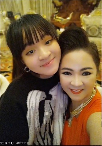 Natalie được nhận xét là thừa hưởng nhiều nét đẹp của mẹ mình, từ đôi mắt sắc, khuôn miệng đến dáng mặt. Càng lớn, ái nữ CEO Đại Nam lại càng trổ mã, xinh xắn hơn.
