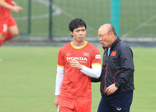 Nhìn vào bức ảnh mới toanh tự nhận đẹp trai của Công Phượng, có người đã "soi" ra mái tóc dài tung bay trong gió chính là yếu tố "phá game" nên nhắc khéo.
