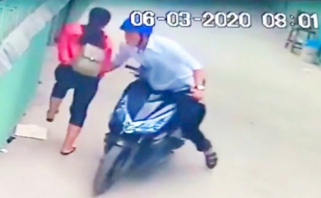 Hiện đoạn clip cô gái dừng trước của nhà bị kẻ biến thái sàm sỡ vẫn được cộng đồng mạng nhiệt tình chia sẻ, bình luận.