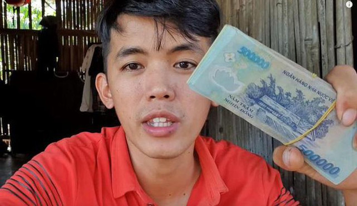 Vào giây phút biết mình sắp được nhận món quà ý nghĩa, ai nấy đều vô cùng hào hứng và hạnh phúc bởi từ đây, chúng sẽ “có bò để làm chuồng trại” và gia tăng thu nhập.
