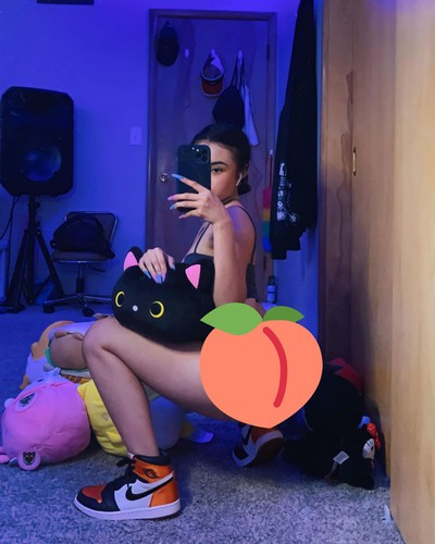 Thoáng tưởng nhìn nhiều người tưởng rằng Phương Uyên nude 100% selfie trước gương.
