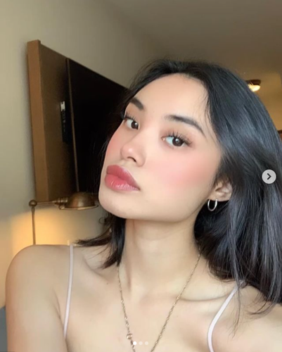 Trước đó không lâu, Phương Uyên cũng bị netizen vào tận clip phô vòng 3 sát rạt màn hình để lại bình luận nhắn nhủ nên kiểm soát việc đăng tải ảnh nóng bỏng lên cõi mạng.