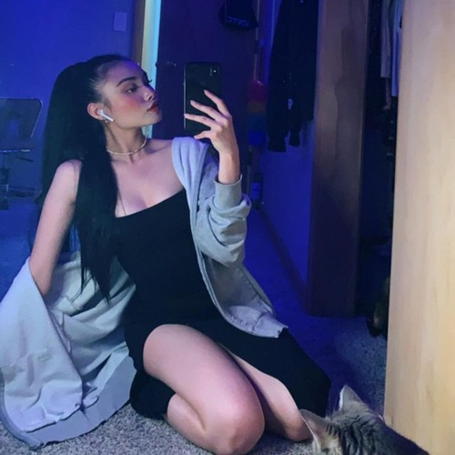 Không thể phủ nhận hậu đường ai nấy đi với bạn trai cũ Anh Kiệt, Phương Uyên - hot girl Gen Z hiện đang sống tại Mỹ càng ngày càng xinh xắn, quyến rũ hơn hẳn.