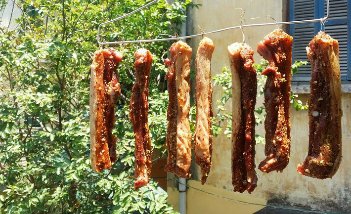 Tuy nhiên, đời chẳng như mơ khi tới ngày thứ 3, thành phẩm nhận về của bà nội trợ trên đã bị hỏng và bắt đầu chuyển sang giai đoạn bốc mùi chua.