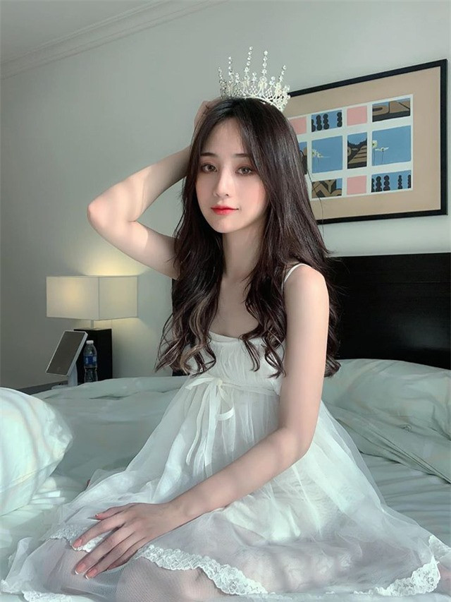 Ngọc Duyên hiểu điều kỳ diệu của make-up nhưng không quá phụ thuộc vào nó, ngược lại muốn mình có làn da trắng sáng và khoẻ mạnh từ bên trong.
