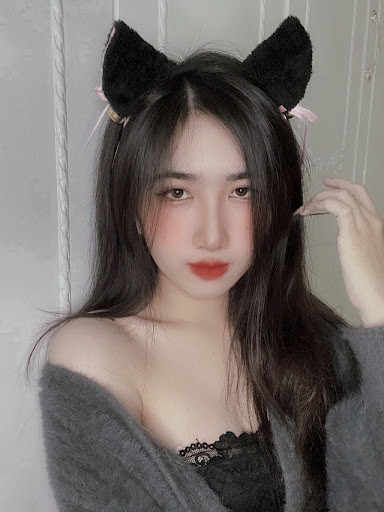 Sau gần 2 năm nỗ lực, Ngọc Duyên thực sự “dậy thì thành công”. Không còn dáng vẻ “hai lúa”, làn da đen đúa năm nào. Nữ streamer giờ đây xinh đẹp, trắng trẻo và tràn đầy sức sống.