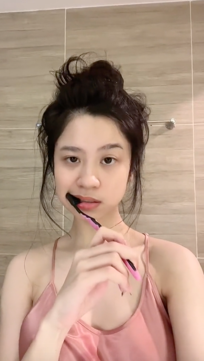 Mới đây, Hàn Hằng lại gây chú ý với clip "biến hình" trên TikTok.