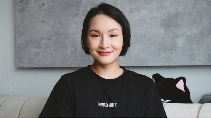Giang Ơi! là một trong những vlogger nổi tiếng truyền cảm hứng cho giới trẻ. Mới đây, cô trở thành tâm điểm chú ý của cư dân mạng khi thông báo hạ sinh con gái đầu lòng. Bên cạnh tiểu công chúa, điều khiến dân mạng quan tâm đó chính là mối tình ngọt ngào của cô và chồng.