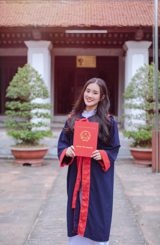 Đoạn clip nhảy cover triệu view do một anh chàng quay phim chia sẻ đã thu hút cả triệu lượt xem cùng con số "khủng": gần 50.000 lượt yêu thích, bình luận trên các diễn đàn mạng.