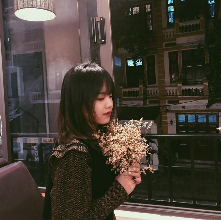 Theo tìm hiểu, công việc chính của Trà My là thu âm tổng đài.